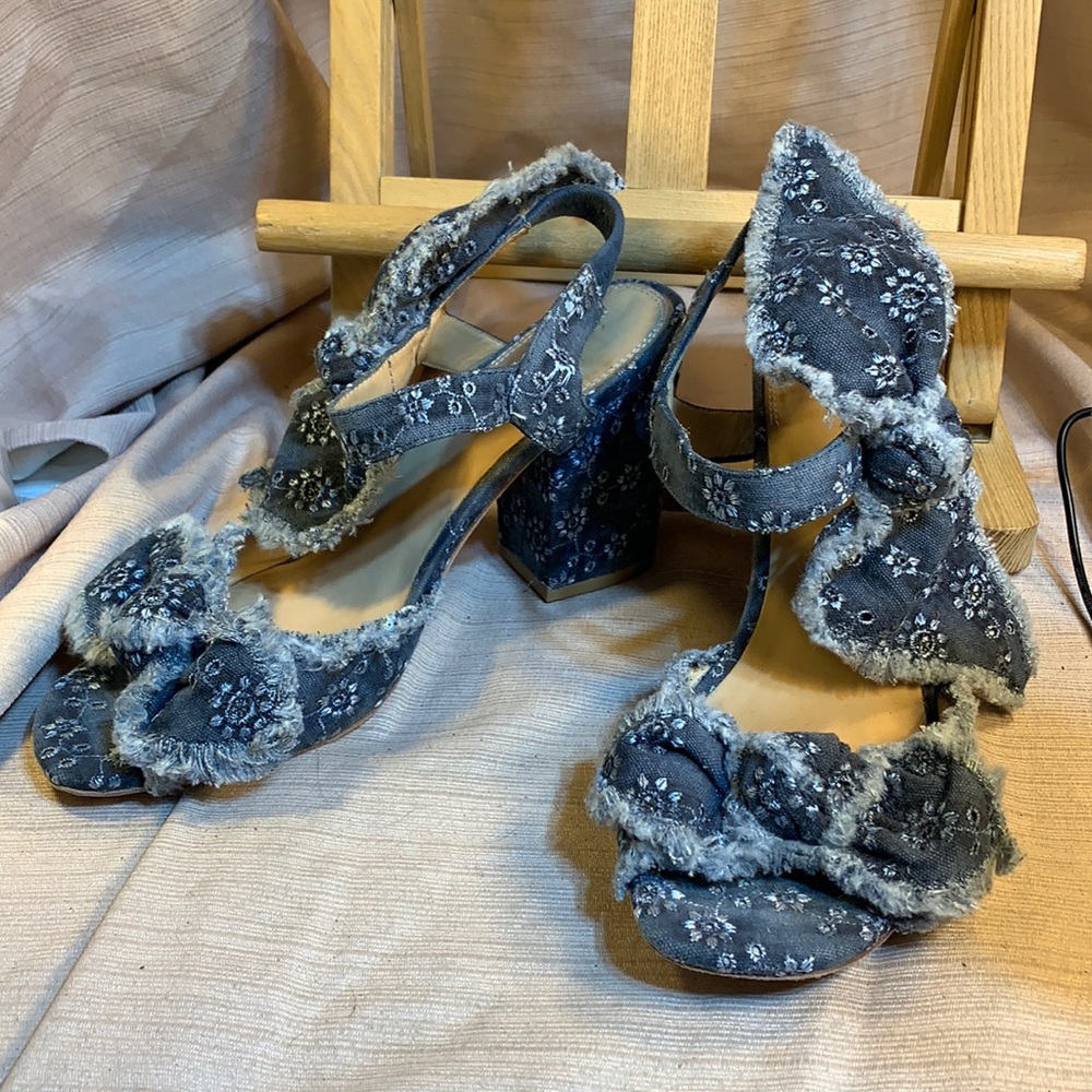 Bill Blass almost NEW worn once leather denim heel